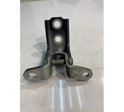 Петля двери (передняя, правая, нижняя)