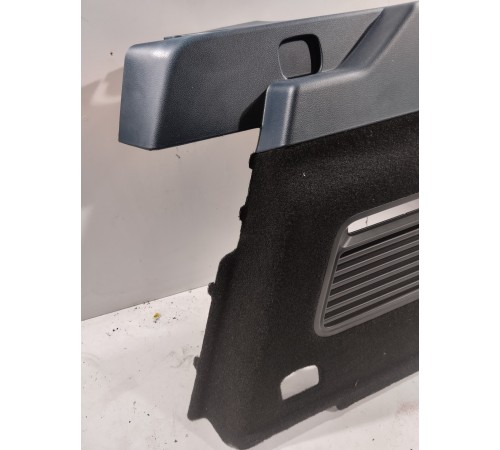 Обшивка багажника (задняя правая)