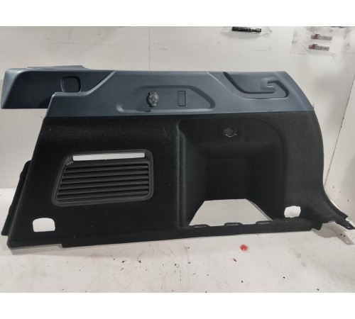 Обшивка багажника (задняя правая)