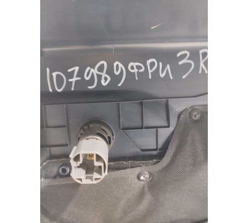 Обшивка багажника (задняя правая)