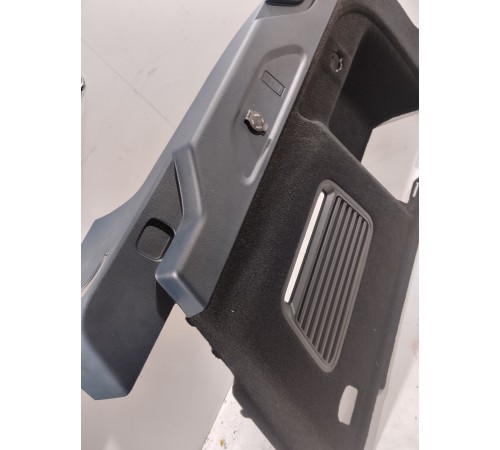 Обшивка багажника (задняя правая)