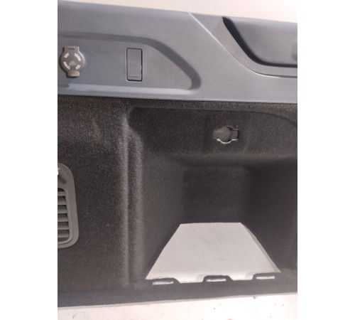 Обшивка багажника (задняя правая)