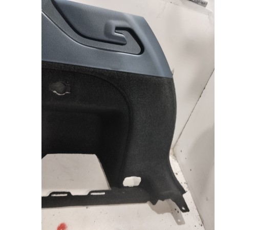 Обшивка багажника (задняя правая)