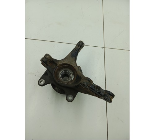 Кулак поворотный передний левый