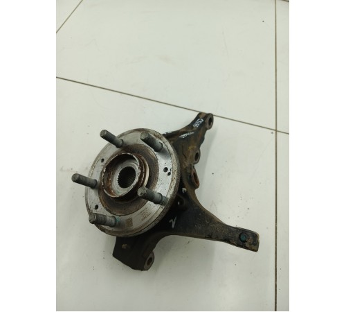 Кулак поворотный передний левый