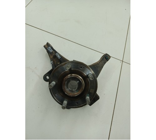 Кулак поворотный передний левый