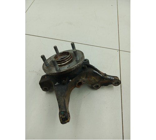 Кулак поворотный передний левый