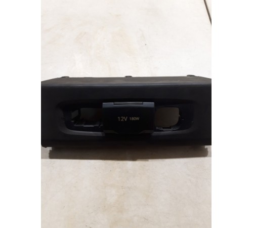 Накладка центральной консоли задняя с розеткой