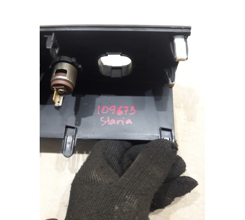 Накладка центральной консоли задняя с розеткой