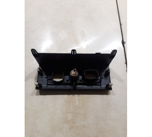 Накладка центральной консоли задняя с розеткой