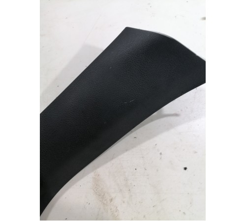 Обшивка крышки багажника (правая)