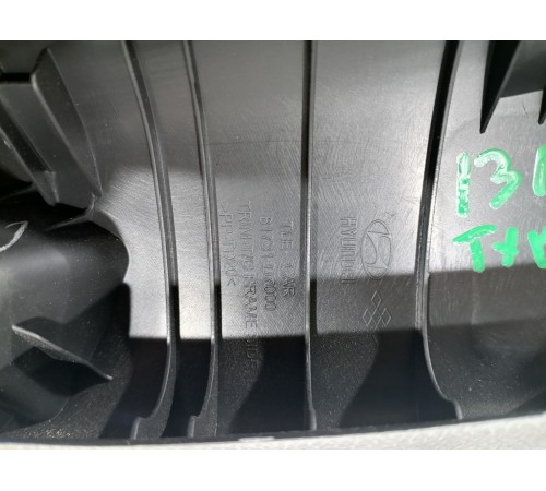 Обшивка крышки багажника (правая)