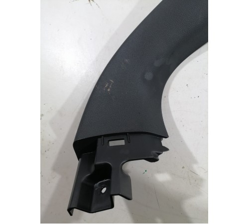 Обшивка крышки багажника (правая)