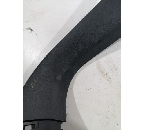 Обшивка крышки багажника (правая)