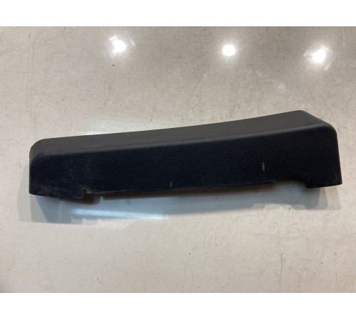 Накладка обшивки крышки багажника (левая)