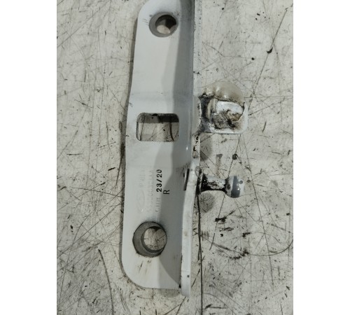 Петля капота правая