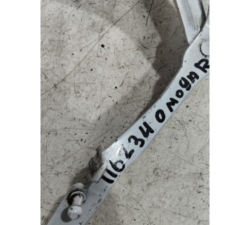 Петля капота правая