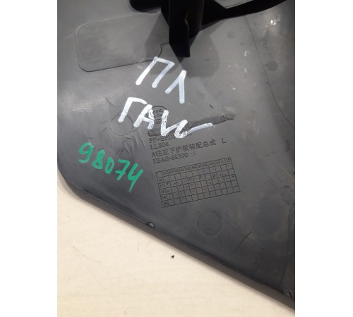 Накладка стойки (передняя левая нижняя)