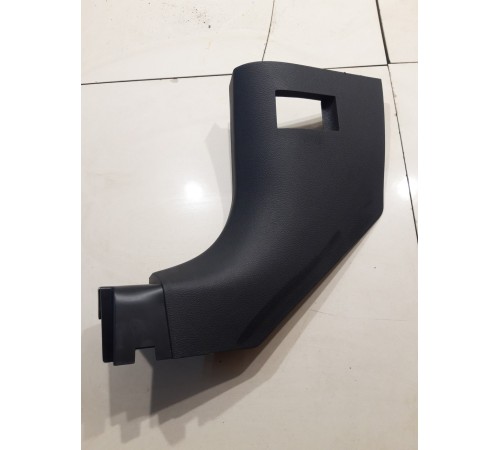 Накладка стойки (передняя левая нижняя)