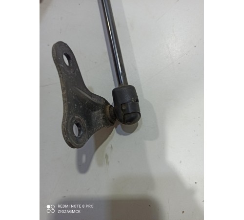 Амортизатор крышки багажника