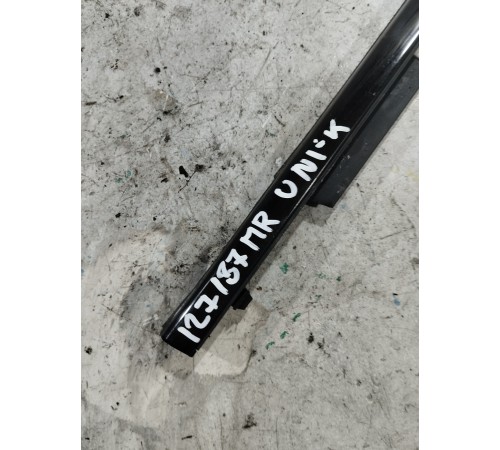 Уплотнитель стекла передний правый внешний