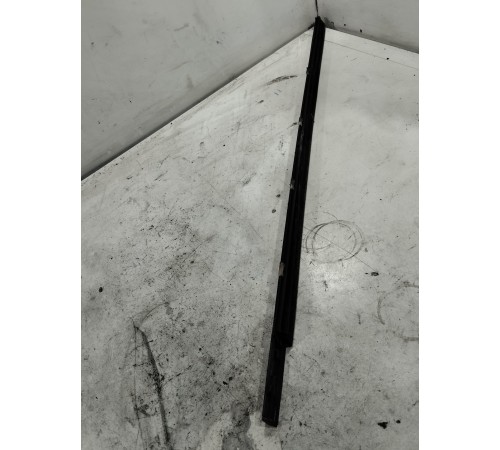 Уплотнитель стекла передний правый внешний