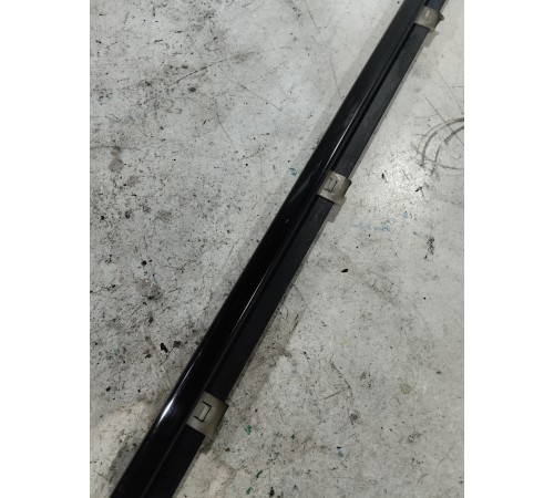 Уплотнитель стекла передний правый внешний