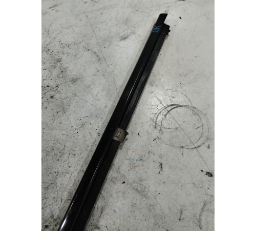 Уплотнитель стекла передний правый внешний