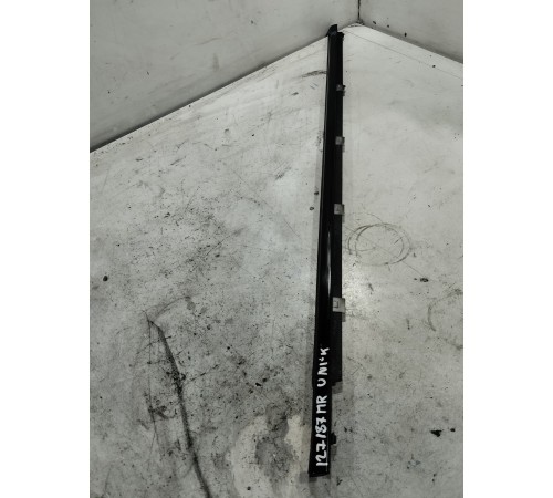 Уплотнитель стекла передний правый внешний