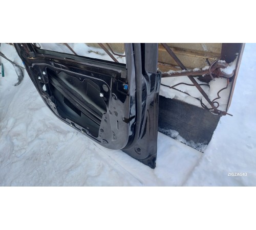 Дверь (передняя правая)