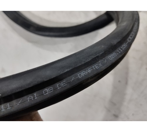 Уплотнитель двери задний левый