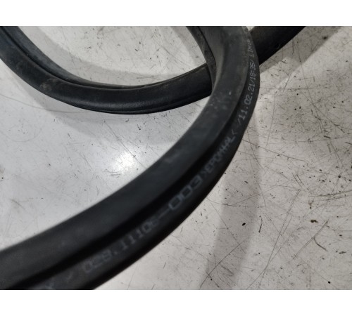 Уплотнитель двери задний левый