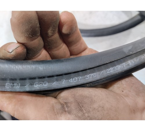 Уплотнитель двери задний левый