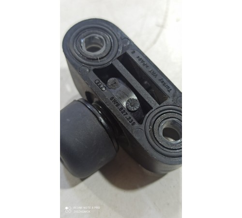 Отбойник крышки багажника правый