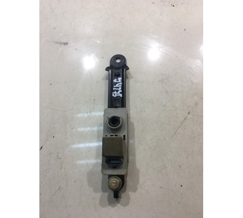 Регулятор высоты ремня безопасности (передний, правый)