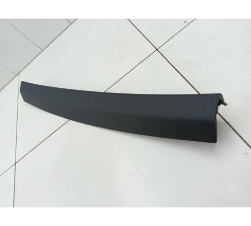 Обшивка крышки багажника (верхняя) центральная