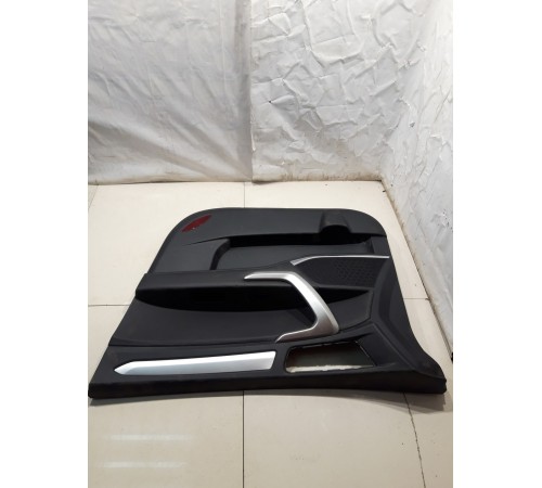 Обшивка двери (передняя, правая)