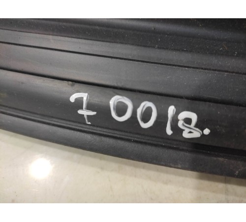 Уплотнитель двери (передний, левый)