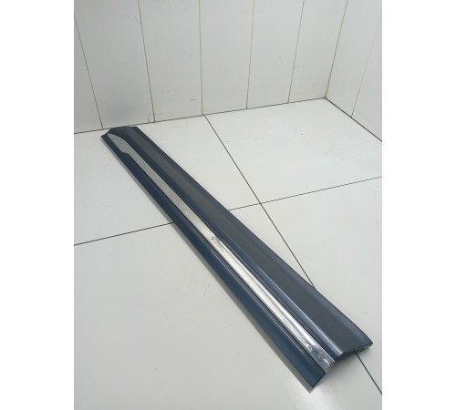 Накладка двери нижняя передняя правая