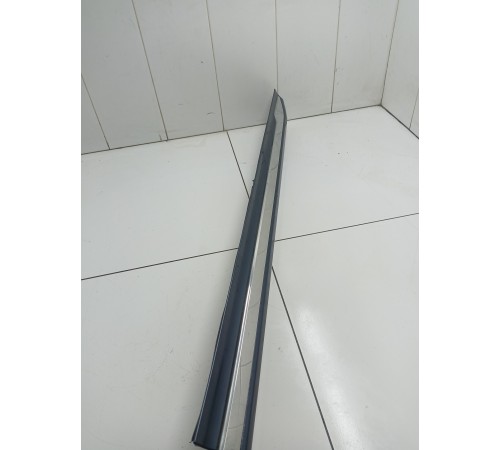 Накладка двери нижняя передняя правая