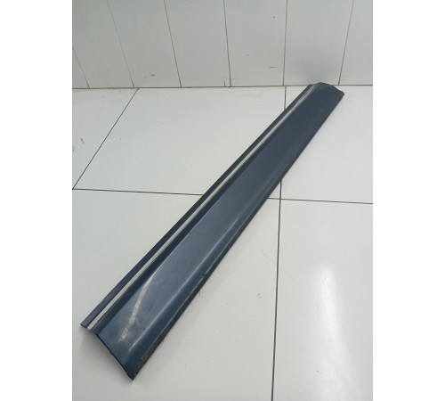 Накладка двери нижняя передняя правая