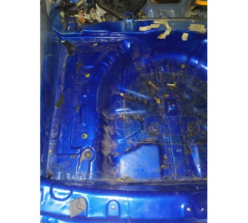 Ниша багажника (запасного колеса)