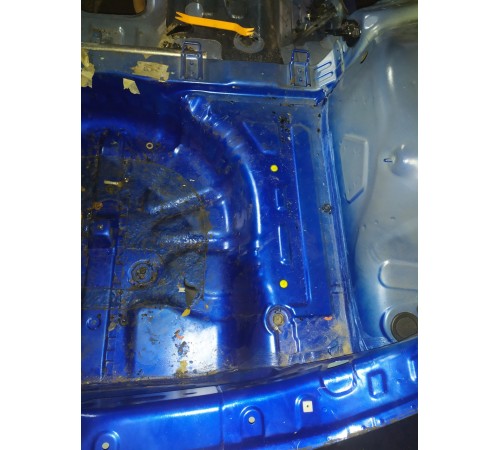 Ниша багажника (запасного колеса)