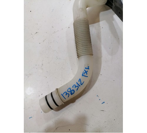 Горловина бачка омывателя с крышкой