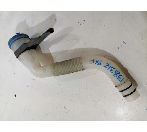 Горловина бачка омывателя с крышкой