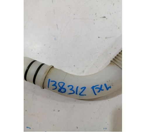 Горловина бачка омывателя с крышкой