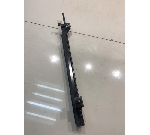 Кронштейн в двери (задний, правый)