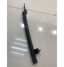 Кронштейн в двери (задний, правый)