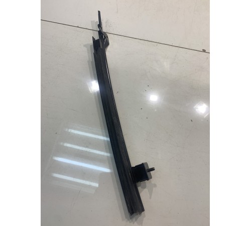 Кронштейн в двери (задний, правый)