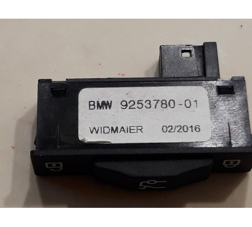 Кнопка открывания багажника